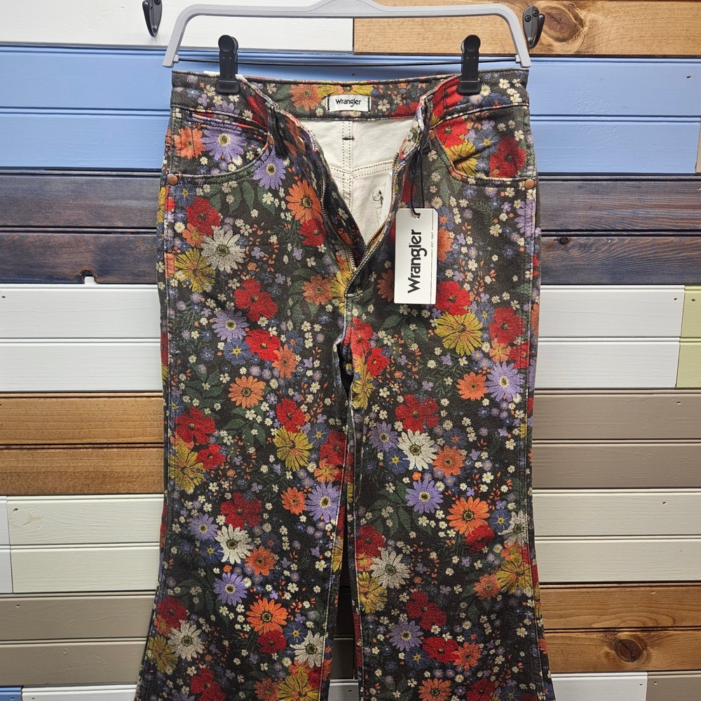 Wrangler Wanderer 622 High Rise Flare Floral Jeans 28/34 NWT - Picture 2 of 8